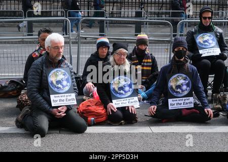 Westminster, London, Großbritannien. 22. April 2023 Aussterbende Rebellion, die den "Großen" Klimaprotest in Westminster inszeniert. Tag 2. Kredit: Matthew Chattle/Alamy Live News Stockfoto