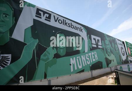 Münster, Deutschland. 22. April 2023. firo: 22.04.2023 Fußball, Fußball, Saison der Regionalliga, 2022/2023, Regionalliga West, Rückflug, 31. Spieltag SC Preussen Munster, SCP, Preussen Münster - Fortuna Düsseldorf 2, II, Two, schalldichte Wand, lackiert, Farbe, Preussen Munster Credit: dpa/Alamy Live News Stockfoto