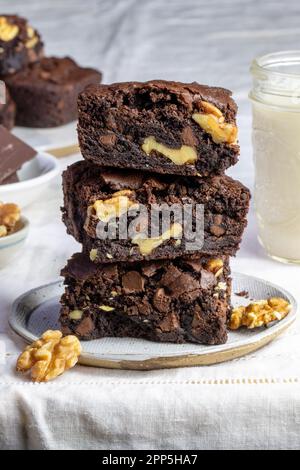Brownies mit Walnüssen Stockfoto