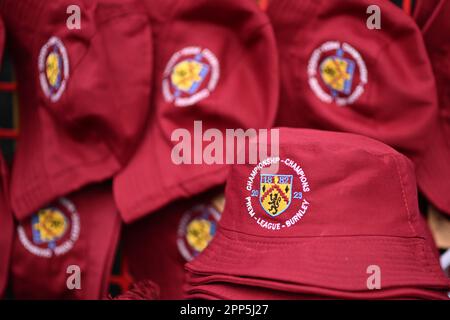 Burnley, Großbritannien. 22. April 2023. Burnley Champion Hüte vor dem Sky Bet Championship Match in Turf Moor, Burnley. Das Bild sollte lauten: Gary Oakley/Sportimage Credit: Sportimage Ltd/Alamy Live News Stockfoto