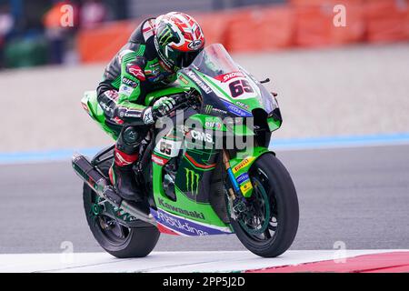 ASSEN, NIEDERLANDE - APRIL 22: Jonathan Rea aus Großbritannien und Kawasaki Racing Team WorldSBK, die während des WorldSBK-Rennens 1 während der FIM Superbike World Championship Pirelli Dutch Round am 22. April 2023 in Assen, Niederlande, an der Teilnahme teilnehmen (Foto: Andre Weening/Orange Pictures) Stockfoto