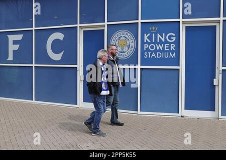 Leicester-Fans kommen am Samstag, den 22. April 2023 im King Power Stadium in Leicester vor dem Spiel der Premier League zwischen Leicester City und Wolverhampton Wanderers an. (Foto: James Holyoak | MI News) Stockfoto