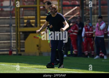 Perugia, Italien. 22. April 2023. Renato Curi Stadion, Perugia, Italien, 22. April 2023, viali william (Coach cosenza calcio) während der AC Perugia gegen Cosenza Calcio - italienischer Fußball Serie B Spielguthaben: Live Media Publishing Group/Alamy Live News Stockfoto