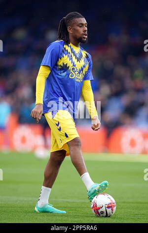 Alex Iwobi aus Everton wärmt sich vor dem Spiel der Premier League im Selhurst Park in London auf. Foto: Samstag, 22. April 2023. Stockfoto