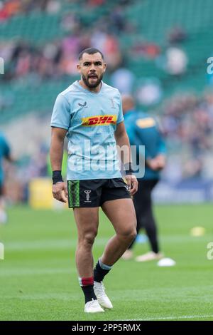 Twickenham, London, Großbritannien. 22. April 2023. Joe Marchant von Harlequins erwärmt sich vor dem Gallagher Premiership Rugby-Spiel zwischen Harlequins und Bath Rugby am 22. April 2023 im Twickenham Stadium, Twickenham, Großbritannien. Foto: Grant Winter. Nur redaktionelle Verwendung, Lizenz für kommerzielle Verwendung erforderlich. Keine Verwendung bei Wetten, Spielen oder Veröffentlichungen von Clubs/Ligen/Spielern. Kredit: UK Sports Pics Ltd/Alamy Live News Stockfoto