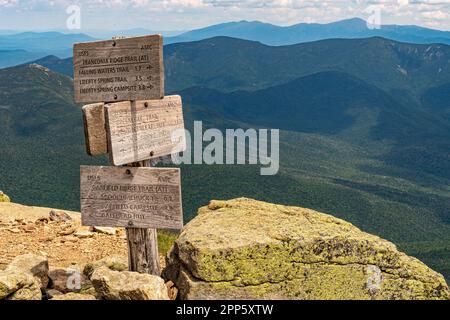 Franconia Ridge Trail (AT) Meilenmarkierung entlang des appalachian Trail in den White Mountains Stockfoto