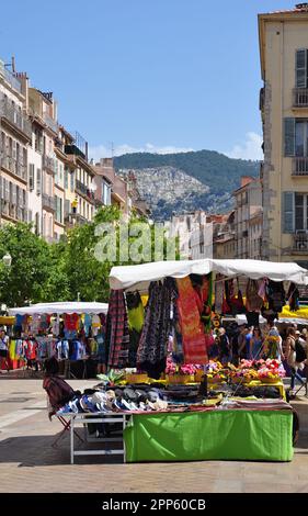 Cours Lafayette Markt in Toulon im Sommer Stockfoto