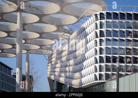 02. April 2023, Utrecht, Niederlande, Moderne Bürogebäude In Der Nähe Des Utrecht Centraal Bahnhofs Stockfoto