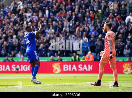 Kelechi Iheanacho (links) in Leicester City feiert das erste Tor seiner Seite des Spiels während des Premier League-Spiels im King Power Stadium, Leicester. Foto: Samstag, 22. April 2023. Stockfoto