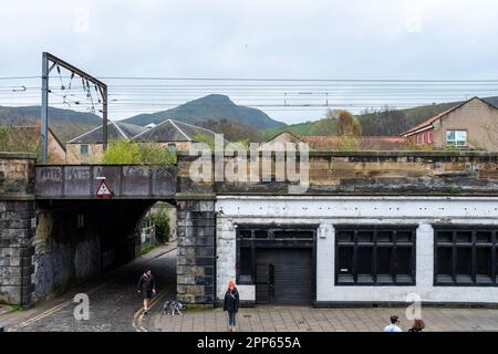 Edinburgh Scotland, Großbritannien. 22. April 2023. Die Bahnlinien wurden heute Nachmittag in der Nähe des Edinburgh Waverly Bahnhofs geschlossen, weil eine Person von einem Zug getroffen wurde, &Copy; Credit: Cameron Cormack/Alamy Live News Stockfoto