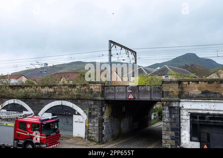 Edinburgh Scotland, Großbritannien. 22. April 2023. Die Bahnlinien wurden heute Nachmittag in der Nähe des Edinburgh Waverly Bahnhofs geschlossen, weil eine Person von einem Zug getroffen wurde, &Copy; Credit: Cameron Cormack/Alamy Live News Stockfoto