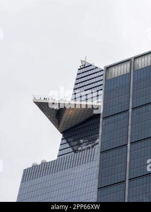 Die Edge-Aussichtsplattform bei 30 Hudson Yards in New York City, USA. Stockfoto