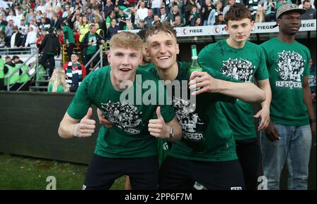 Münster, Deutschland. 22. April 2023. firo : 04/22/2023-Fußball, Fußball, Saison der Regionalliga, 2022/2023, Regionalliga West, Rückflug, 31. Spieltag SC Preussen Munster, SCP, Preussen Münster - Fortuna Düsseldorf 2, II, zwei, 2:0 SC Preussen Münster, SCP, Preussen Münster erhebt sich in der 3. Liga Lukas Frenkert Jubilation Cheers Credit: dpa/Alamy Live News Stockfoto