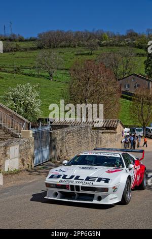 BERZE, FRANKREICH, 19. April 2023 : vom 17. Bis 22. April fährt 32. Tour Auto alte Autos von Paris zur französischen Riviera. Tour Auto ist die Fortsetzung eines Stockfoto