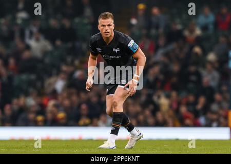 Gareth Anscombe of Ospreys beim United Rugby Championship Match Ospreys vs Cardiff Rugby im Fürstentum Stadium, Cardiff, Großbritannien, 22. April 2023 (Foto: Craig Thomas/News Images) Stockfoto