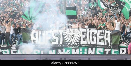 Münster, Deutschland. 22. April 2023. firo : 04/22/2023-Fußball, Fußball, Saison der Regionalliga, 2022/2023, Regionalliga West, Rückflug, 31. Spieltag SC Preussen Münster, SCP, Preussen Münster - Fortuna Düsseldorf 2, II, Two, 2:0 SC Preussen Münster, SCP, Preussen Münster, Rises, in, The, 3. League, ON, Rise SC Preussen Munster, SCP, Preussen Münster, Bergsteiger, Einleger, Fans Credit: dpa/Alamy Live News Stockfoto