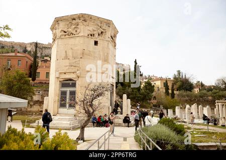 Tourist im Turm der Winde, römische Agora, Athen Stockfoto