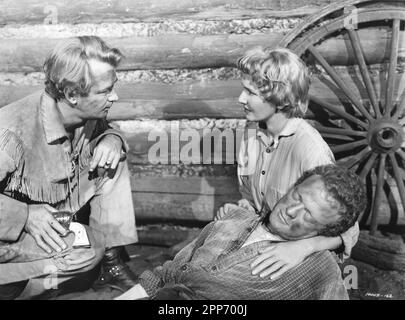 Alan Ladd Jean Arthur Van Heflin B/W Szene Shane 1953 Regisseur George Stevens Roman Jack Shaeffer Kostümdesign Edith Head Paramount Pictures Stockfoto