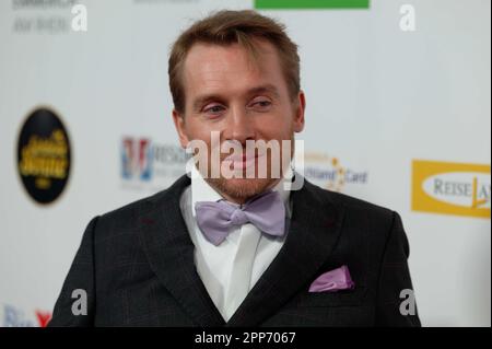 Kalkar, Deutschland. 22. April 2023. Der Autor Samuel Koch wird mit der „Goldenen Sonne“ 2023 des Reisekanals sonnenklar.TV ausgezeichnet. Kredit: Henning Kaiser/dpa/Alamy Live News Stockfoto