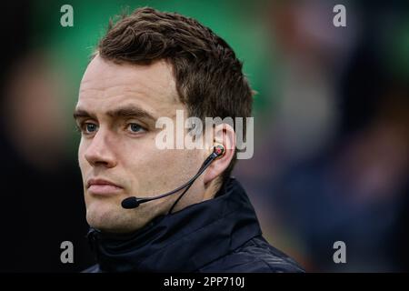 Groningen, Niederlande. 22. April 2023. GRONINGEN, NIEDERLANDE - APRIL 22: 4. Offizieller Robin Vereijken schaut während des Eredivisie-Spiels zwischen dem FC Groningen und der N.E.C. auf der Euroborg am 22. April 2023 in Groningen, Niederlande (Foto von Broer van den Boom/Orange Pictures) Credit: Orange Pics BV/Alamy Live News Stockfoto