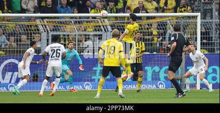 Dortmund, Deutschland. 22. April 2023. firo : 04/22/2023, Fußball, 1. Liga, 1. Bundesliga, Staffel 2022/2023, BVB, Borussia Dortmund - Eintracht Frankfurt Tor 3:0, Mats HUMMELS, BVB/dpa/Alamy Live News Stockfoto