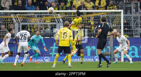 Dortmund, Deutschland. 22. April 2023. firo : 04/22/2023, Fußball, 1. Liga, 1. Bundesliga, Staffel 2022/2023, BVB, Borussia Dortmund - Eintracht Frankfurt Tor 3:0, Mats HUMMELS, BVB/dpa/Alamy Live News Stockfoto