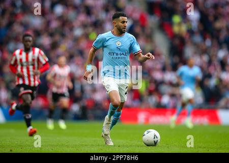 LONDON, Vereinigtes Königreich - 22. April 2023: Riyad Mahrez von Manchester Cityin während des Halbfinalspiels des FA Cup zwischen Manchester City und Sheffield United im Wembley Stadium. Kredit: Craig Mercer/Alamy Live News Stockfoto