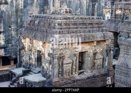 Blick auf den Kailasa-Tempel, Ellora-Höhlen, Maharashtra, Indien, Asien Stockfoto