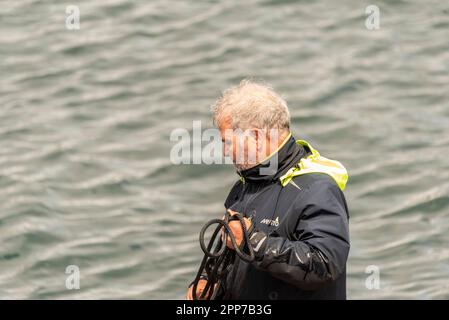 Sanxenxo, pontevedra, Spanien. april 22., 2023. Die Boote und Besatzung der Segelboote, die an der ersten spanischen Cup-Regatta teilgenommen haben. Mit Ausnahme der Bribon, das Boot, das von König Juan Carlos I. gefangen gehalten wird Kredit: xan gasalla / alamy Live News. Stockfoto