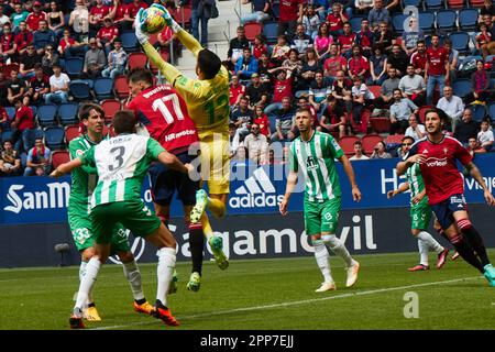 Pamplona, Spanien. 22. April 2023. Sport. Fußball. Fußballspiel von La Liga Santander zwischen CA Osasuna und Real Betis, gespielt im El Sadar Stadion in Pamplona (Spanien) am 22. April 2023. Kredit: Inigo Alzugaray/CordonPress Kredit: CORDON PRESS/Alamy Live News Stockfoto