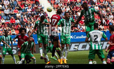 Pamplona, Spanien. 22. April 2023. Sport. Fußball. Fußballspiel von La Liga Santander zwischen CA Osasuna und Real Betis, gespielt im El Sadar Stadion in Pamplona (Spanien) am 22. April 2023. Kredit: Inigo Alzugaray/CordonPress Kredit: CORDON PRESS/Alamy Live News Stockfoto