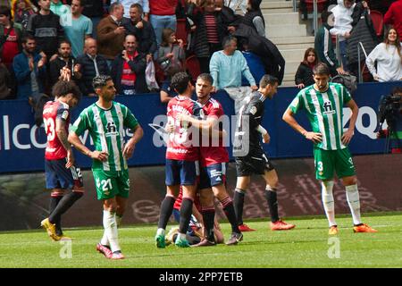 Pamplona, Spanien. 22. April 2023. Sport. Fußball. Fußballspiel von La Liga Santander zwischen CA Osasuna und Real Betis, gespielt im El Sadar Stadion in Pamplona (Spanien) am 22. April 2023. Kredit: Inigo Alzugaray/CordonPress Kredit: CORDON PRESS/Alamy Live News Stockfoto