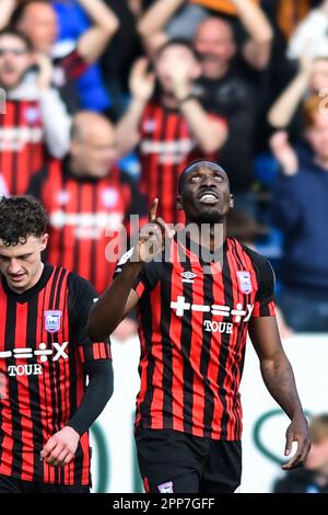 Peterborough, Großbritannien. 22. April 2023Freddie Ladapo (9 Ipswich Town), nachdem er am Samstag, den 22. April 2023, während des Spiels der Sky Bet League 1 zwischen Peterborough und Ipswich Town in der London Road, Peterborough, ein Hos-Tor erzielt hatte. (Foto: Kevin Hodgson | MI News) Guthaben: MI News & Sport /Alamy Live News Stockfoto