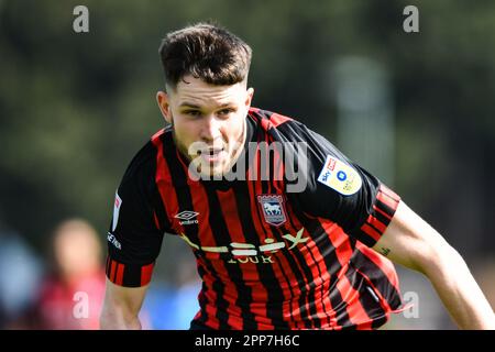 Peterborough, Großbritannien. 22. April 2023George Hirst (27 Ipswich Town) während des Spiels der Sky Bet League 1 zwischen Peterborough und Ipswich Town in London Road, Peterborough am Samstag, den 22. April 2023. (Foto: Kevin Hodgson | MI News) Guthaben: MI News & Sport /Alamy Live News Stockfoto