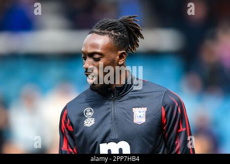 Peterborough, Großbritannien. 22. April 2023Freddie Ladapo (9 Ipswich Town) Aufwärmen während des Spiels der Sky Bet League 1 zwischen Peterborough und Ipswich Town in London Road, Peterborough am Samstag, den 22. April 2023. (Foto: Kevin Hodgson | MI News) Guthaben: MI News & Sport /Alamy Live News Stockfoto