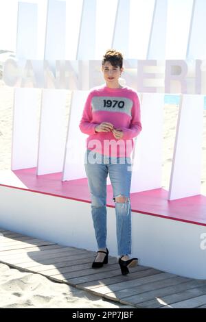 CANNES, FRANKREICH - 15. APRIL CANNES, Alice Birch, besuchen Sie den Fotoanruf der Toten Ringer am 2. Von 6. Canneseries International Festival : am 2. Tag Stockfoto