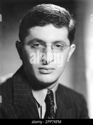 BERNARD HERRMANN Film Composer1942 Portrait ORSON WELLES ALFRED HITCHCOCK North vom NORDWESTLICHEN BÜRGER KANE, dem großartigen Ambersons VERTIGO Taxifahrer PSYCHO der Tag, an dem die Erde still stand Stockfoto