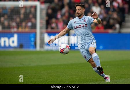 London, Großbritannien. 22. April 2023London, Großbritannien. 22. April 2023. Alexandre Moreno Lopera vom FC Aston Villa während des Premier League-Spiels zwischen Brentford und Aston Villa im GTECH Community Stadium, London, England am 22. April 2023. Foto von Phil Hutchinson. Nur redaktionelle Verwendung, Lizenz für kommerzielle Verwendung erforderlich. Keine Verwendung bei Wetten, Spielen oder Veröffentlichungen von Clubs/Ligen/Spielern. Kredit: UK Sports Pics Ltd/Alamy Live News Stockfoto