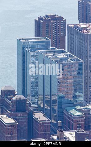 Das Alexandria Center for Life Sciences ist ein Biowissenschafts-Campus mit Glastürmen am East River zwischen zwei großen Krankenhäusern. Stockfoto