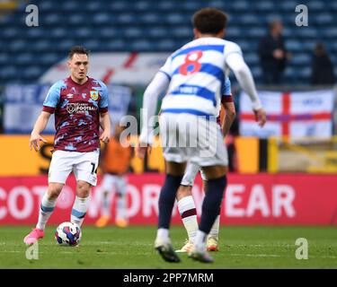 Burnley, Großbritannien. 22. April 2023. Connor Roberts aus Burnley während des Sky Bet Championship Spiels in Turf Moor, Burnley. Das Bild sollte lauten: Gary Oakley/Sportimage Credit: Sportimage Ltd/Alamy Live News Stockfoto