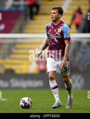 Burnley, Großbritannien. 22. April 2023. Jordan Beyer von Burnley während des Sky Bet Championship-Spiels in Turf Moor, Burnley. Das Bild sollte lauten: Gary Oakley/Sportimage Credit: Sportimage Ltd/Alamy Live News Stockfoto