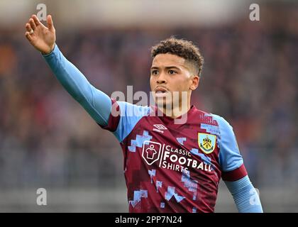 Burnley, Großbritannien. 22. April 2023. Manuel Benson aus Burnley während des Sky Bet Championship-Spiels in Turf Moor, Burnley. Das Bild sollte lauten: Gary Oakley/Sportimage Credit: Sportimage Ltd/Alamy Live News Stockfoto