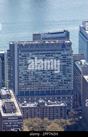 Das Skirball-Institut von NYU Langone Health ist eine medizinische Fakultät, aber die Haupthalle des Gebäudes dient als Lobby für den gesamten Krankenhauskomplex. Stockfoto