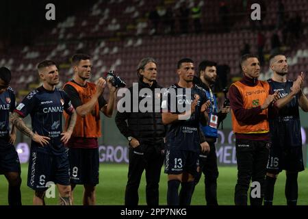 Reggio Calabria, Italien. 21. April 2023. Reggina-Team während Reggina 1914 gegen Brescia Calcio, italienisches Fußballspiel der Serie B in Reggio Calabria, Italien, April 21 2023 Kredit: Independent Photo Agency/Alamy Live News Stockfoto