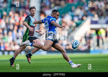 LONDON, VEREINIGTES KÖNIGREICH. 22., 2023. April. Piers Francis of Bath in Aktion während des Big Summer Kick-Off Gallagher Premiership Rugby Match Runde 23 zwischen Harleqins vs Bath Rugby am Samstag, den 22. April 2023 im Twickenham Stadium. LONDON, ENGLAND. Kredit: Taka G Wu/Alamy Live News Stockfoto