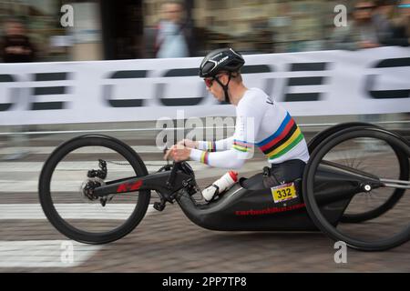 Maniago, Italien. 22. April 2023. Mitch Valize aus den Niederlanden gewinnt das Straßenrennen der Männer H5. UCI-Weltmeisterschaft, Straßenrennen, Credit: Casey B. Gibson/Alamy Live News Stockfoto