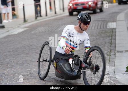 Maniago, Italien. 22. April 2023. Mitch Valize aus den Niederlanden, Weltmeister und Gewinner des Straßenrennen H5 für Männer. UCI-Weltmeisterschaft, Autorennen, Kredit: Casey B. Gibson/Alamy Live News Stockfoto