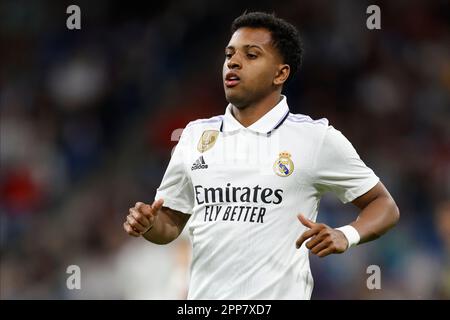 Madrid, Spanien. 22. April 2023. Rodrygo geht vom Real Madrid CF während des Spiels La Liga zwischen Real Madrid und RC Celta, das am 22. April 2023 im Santiago Bernabeu Stadion in Madrid, Spanien, gespielt wurde. (Foto: Cesar Cebolla/PRESSIN) Kredit: PRESSINPHOTO SPORTS AGENCY/Alamy Live News Stockfoto