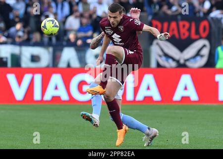 Rom, Latium. 22. April 2023. Alessandro Buongiorno von Torino während des Fußballspiels der Serie A Spiel der Serie A Lazio V Torino, Rom, Italien, 22. April 2023 Fotografo01 Kredit: Independent Photo Agency/Alamy Live News Stockfoto