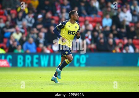 Oakwell Stadium, Barnsley, England - 22. April 2023 Marcus McGuane (18) of Oxford United - während des Spiels Barnsley gegen Oxford United, Sky Bet League One, 2022/23, Oakwell Stadium, Barnsley, England - 22. April 2023 Guthaben: Arthur Haigh/WhiteRosePhotos/Alamy Live News Stockfoto